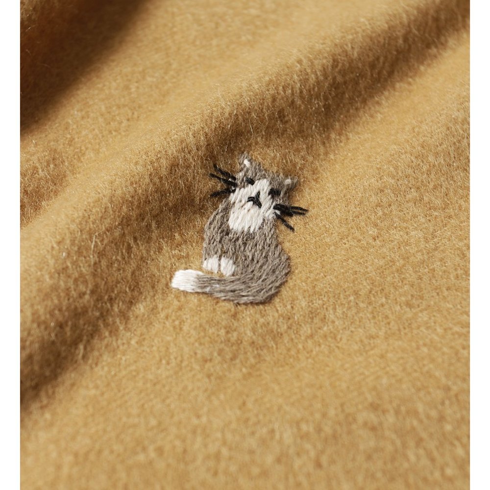 Edelweiss embroidered playing cat cashmere scarf - Picture 2 of 12
